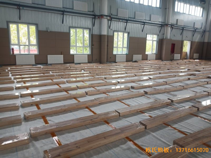 新疆克拉瑪依市獨山子虹園小區體育館運動木地板安裝案例