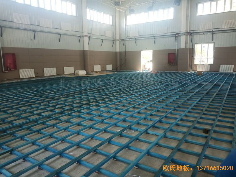 新疆克拉瑪依市獨山子虹園小區體育館運動木地板安裝案例