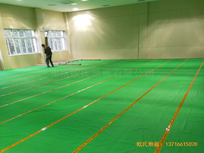 上海豐莊西路綠地小學(xué)舞臺體育地板施工案例1