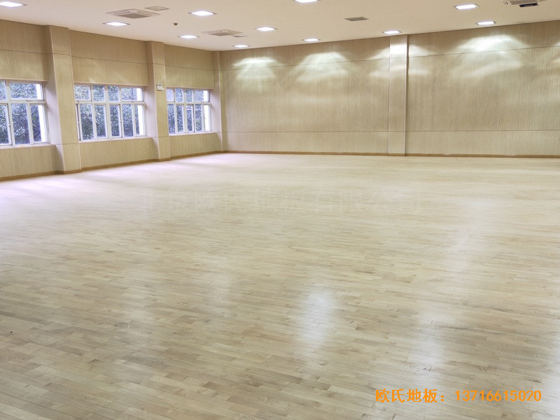 上海豐莊西路綠地小學(xué)舞臺體育地板施工案例3