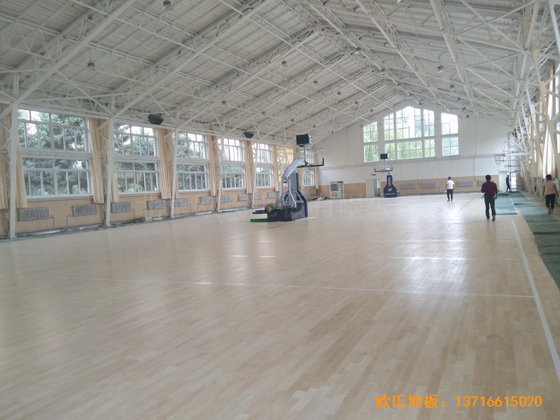 內蒙古呼和浩特賽罕區師范大學體育學院訓練館體育地板安裝案例4