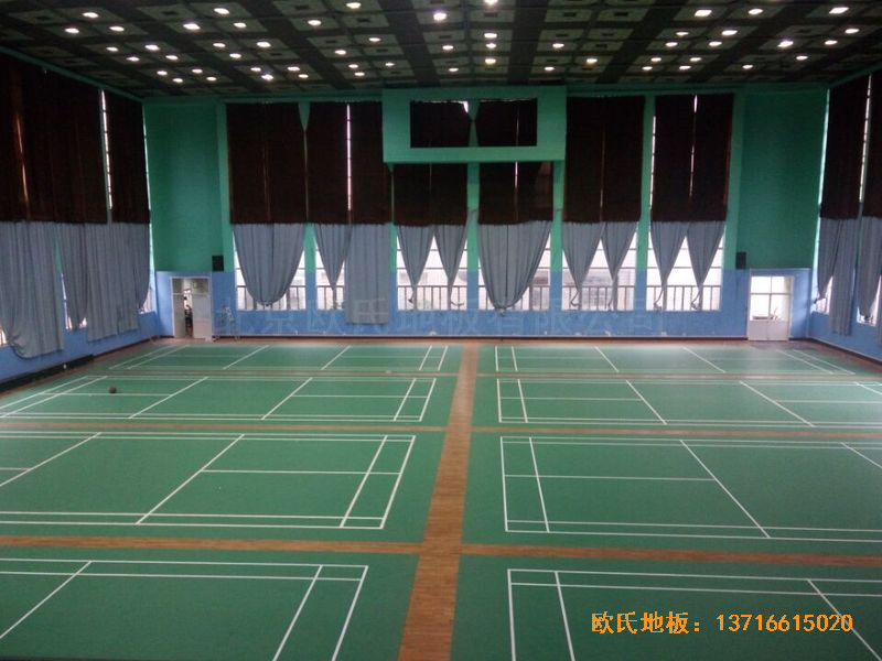 江蘇科技大學羽毛球館體育木地板鋪裝案例3