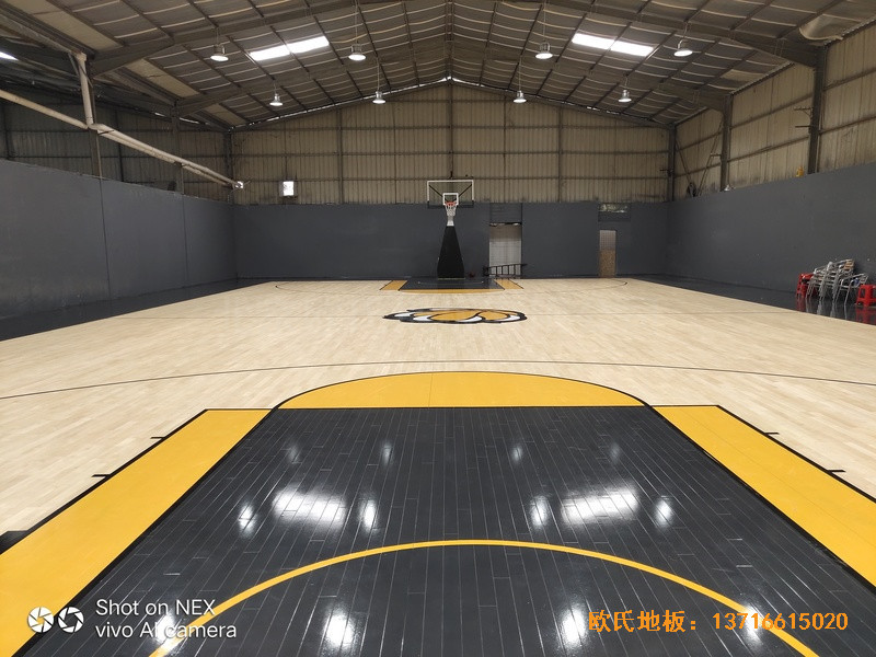泉州僑鄉壹噸籃球場運動地板施工案例0