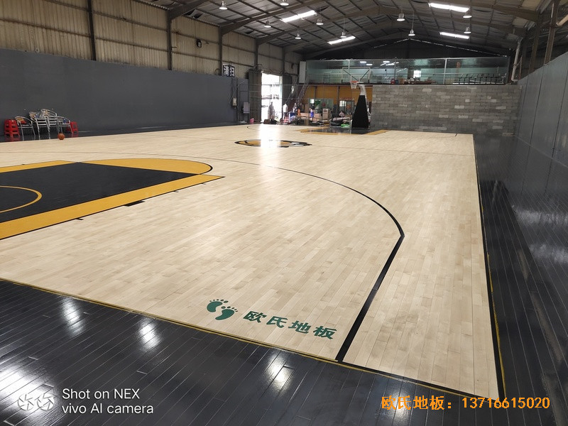 泉州僑鄉壹噸籃球場運動地板施工案例2