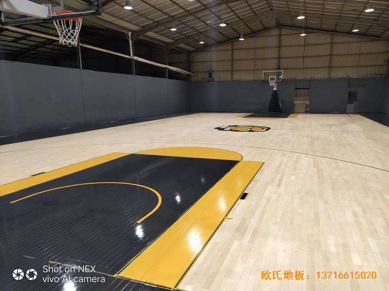 泉州僑鄉壹噸籃球場運動地板施工案例4