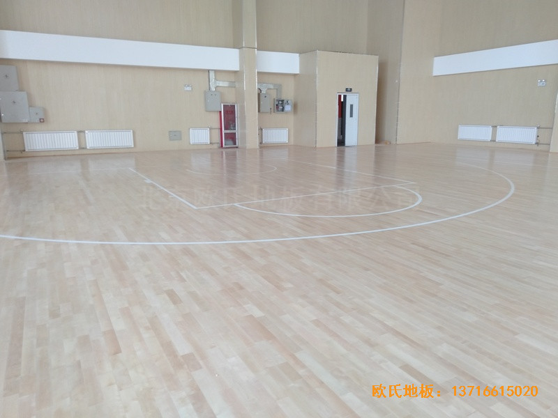 山東濟南雪山小學籃球館體育地板施工案例0
