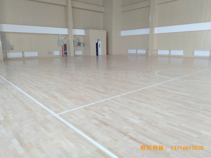 山東濟南雪山小學籃球館體育地板施工案例4