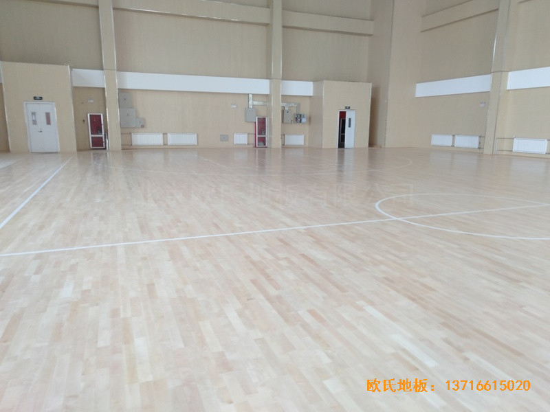山東濟南雪山小學籃球館體育地板施工案例5