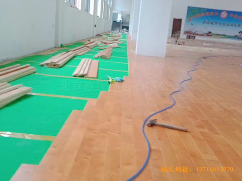 山東菏澤第六實驗小學籃球館體育木地板鋪設案例3