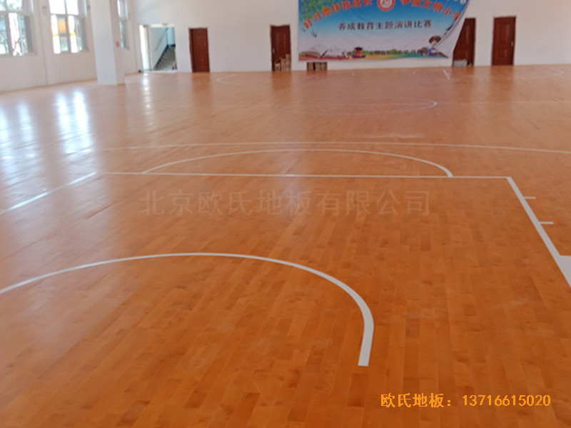 山東菏澤第六實驗小學籃球館體育木地板鋪設案例4