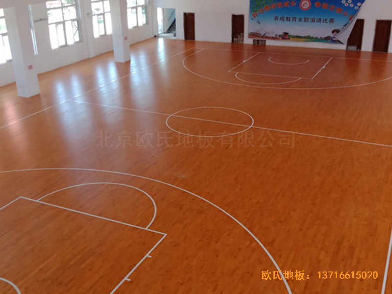 山東菏澤第六實驗小學籃球館體育木地板鋪設案例5