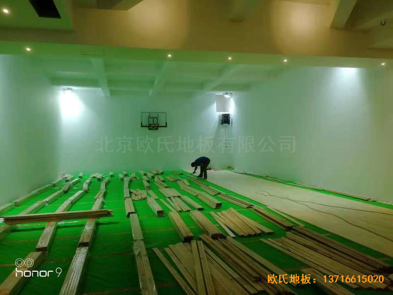 上海閔行西郊莊園2區156號籃球館體育地板施工案例1