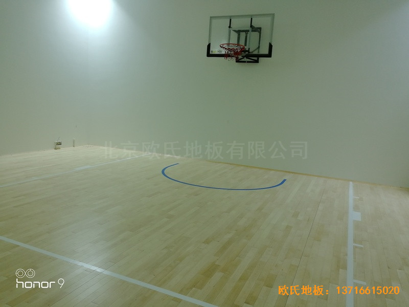 上海閔行西郊莊園2區156號籃球館體育地板施工案例4