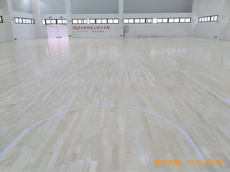 廣州金地香山湖小學籃球館體育木地板施工案例0