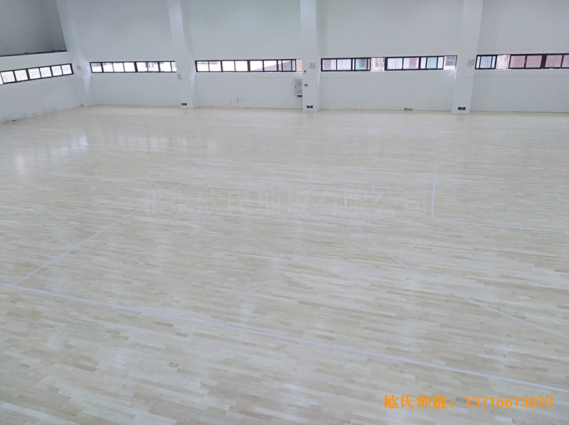 廣州金地香山湖小學籃球館體育木地板施工案例1