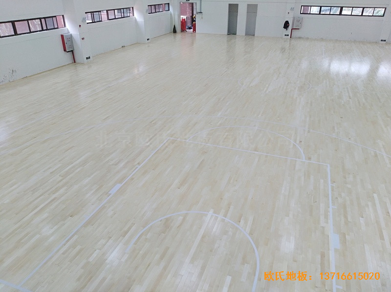 廣州金地香山湖小學籃球館體育木地板施工案例3
