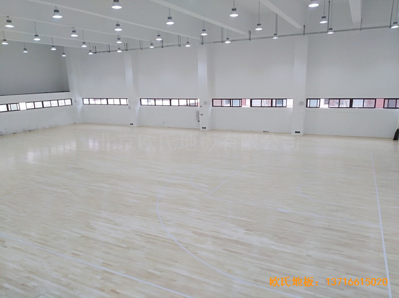 廣州金地香山湖小學籃球館體育木地板施工案例4