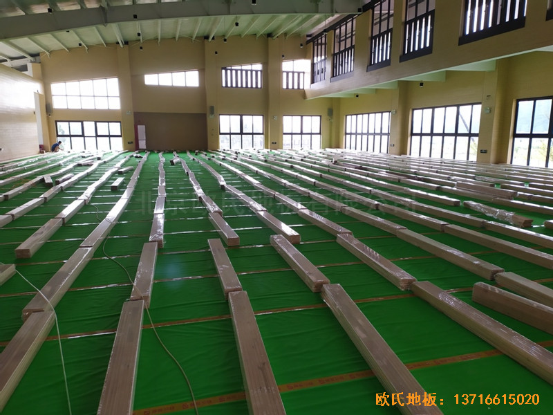 廣州黃埔區萬樾山小學籃球館體育地板鋪裝案例3