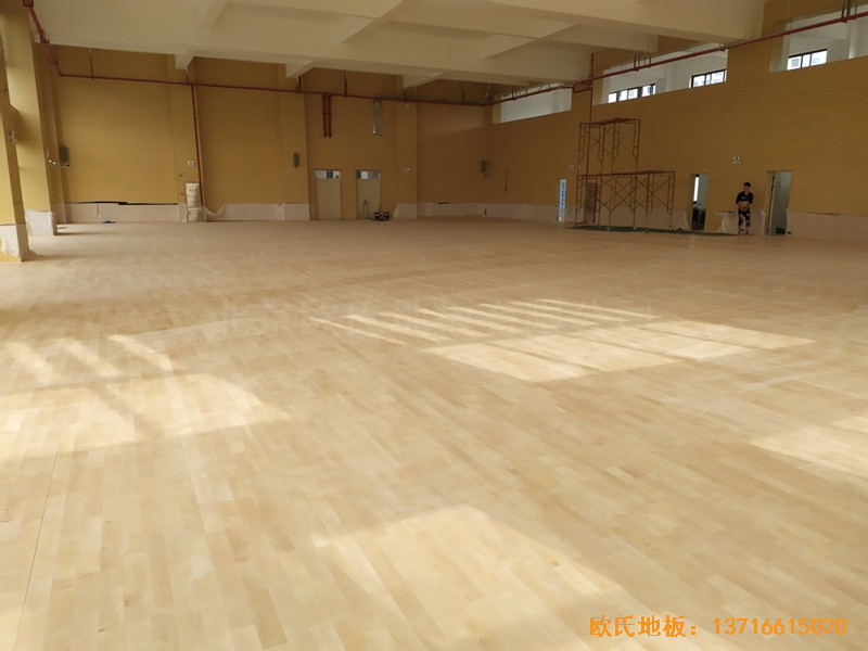 廣州黃埔區萬樾山小學籃球館體育地板鋪裝案例4