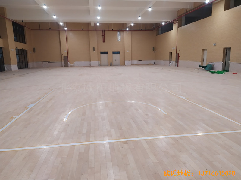 廣州黃埔區萬樾山小學籃球館體育地板鋪裝案例5