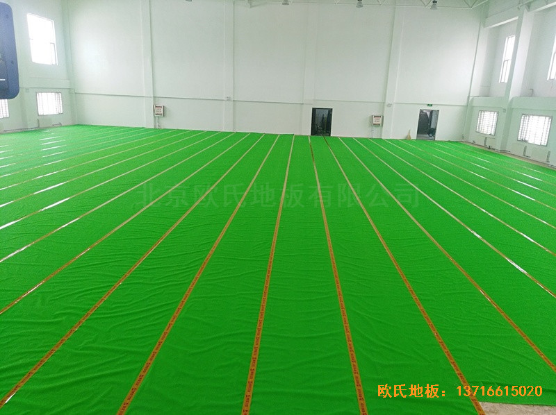 新疆克拉瑪依消防大隊籃球館運動木地板施工案例3