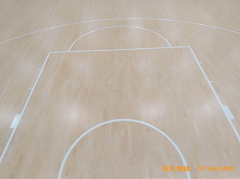 新疆克拉瑪依消防大隊籃球館運動木地板施工案例4