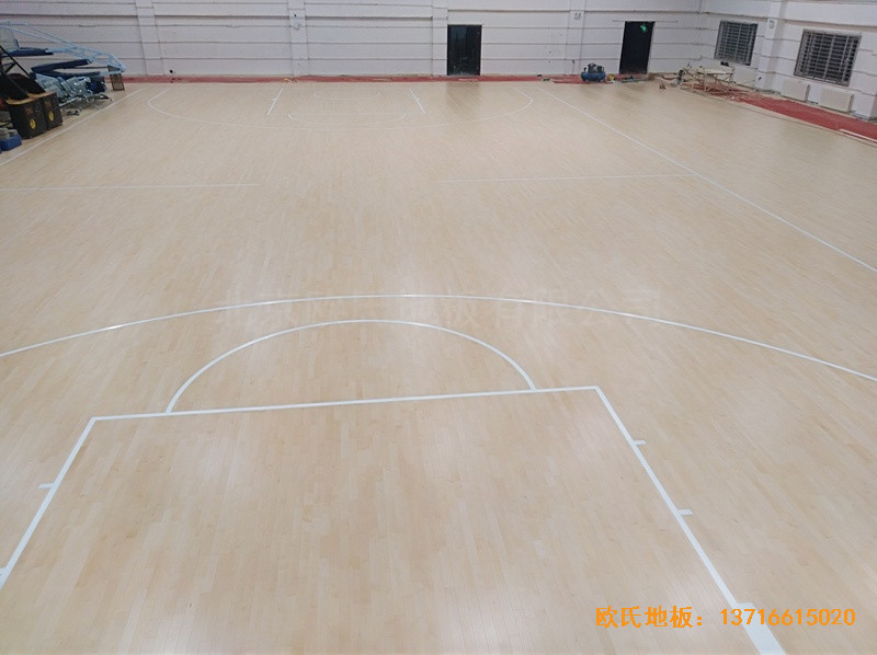 新疆克拉瑪依消防大隊籃球館運動木地板施工案例5