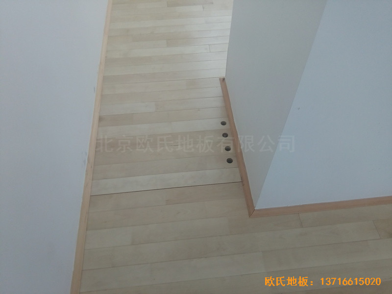 江蘇常卅市都市科技園籃球館運動木地板鋪裝案例4