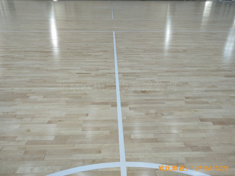 江蘇新能源科技公司籃球館運動木地板安裝案例2