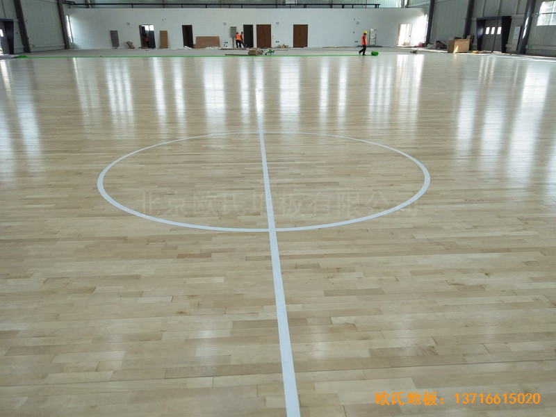 江蘇新能源科技公司籃球館運動木地板安裝案例4