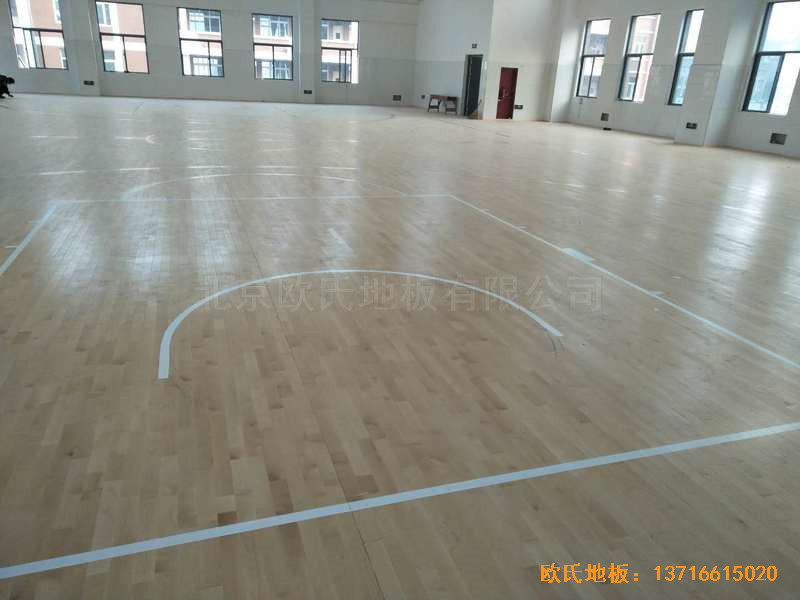 江蘇泰州市泰興濟川小學籃球館體育地板鋪裝案例0