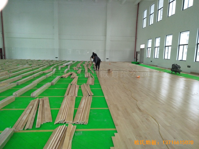 江蘇泰州市泰興濟川小學籃球館體育地板鋪裝案例2