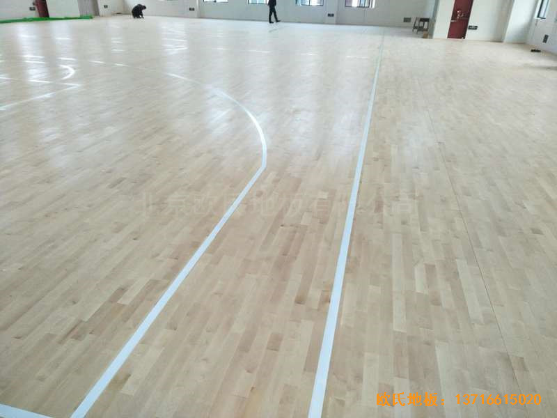 江蘇泰州市泰興濟川小學籃球館體育地板鋪裝案例3