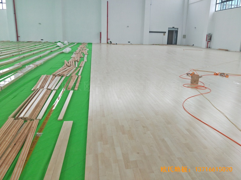 江蘇第二中學籃球館體育木地板鋪裝案例2