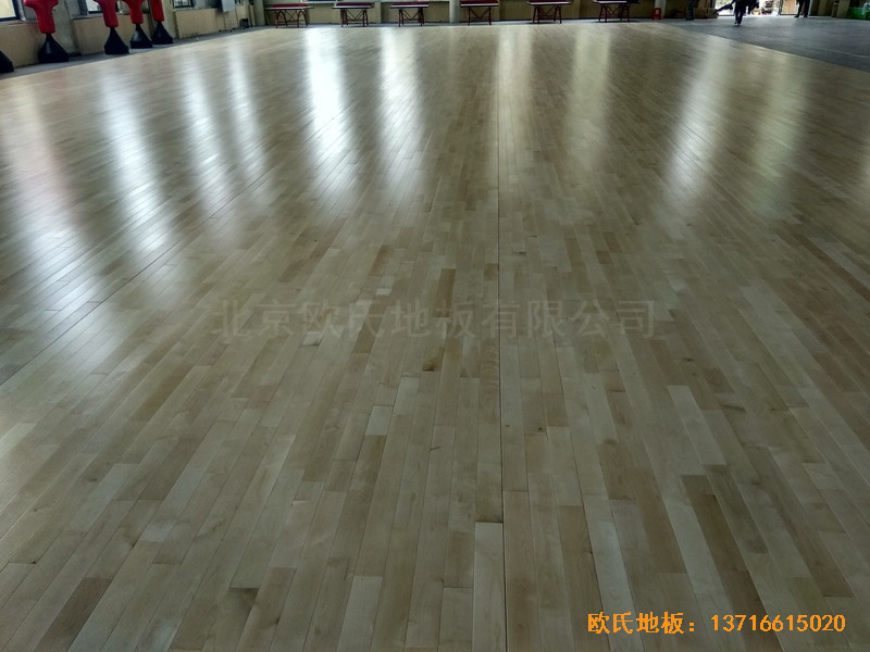 江蘇虎腰村愛爾行業學校運動館體育木地板施工案例4