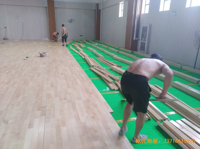 烏魯木齊達(dá)坂城中學(xué)籃球館運動地板安裝案例3