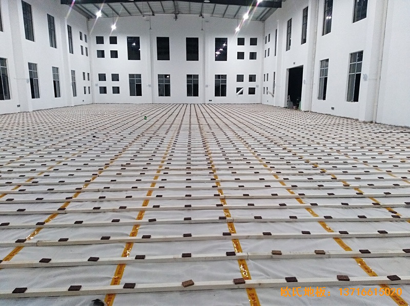 江西鷹潭余江縣工業園區籃球館體育木地板鋪設案例1