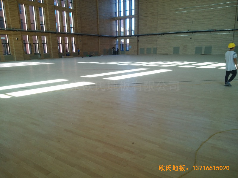 河北雄縣第三高中籃球館運動地板鋪設案例4