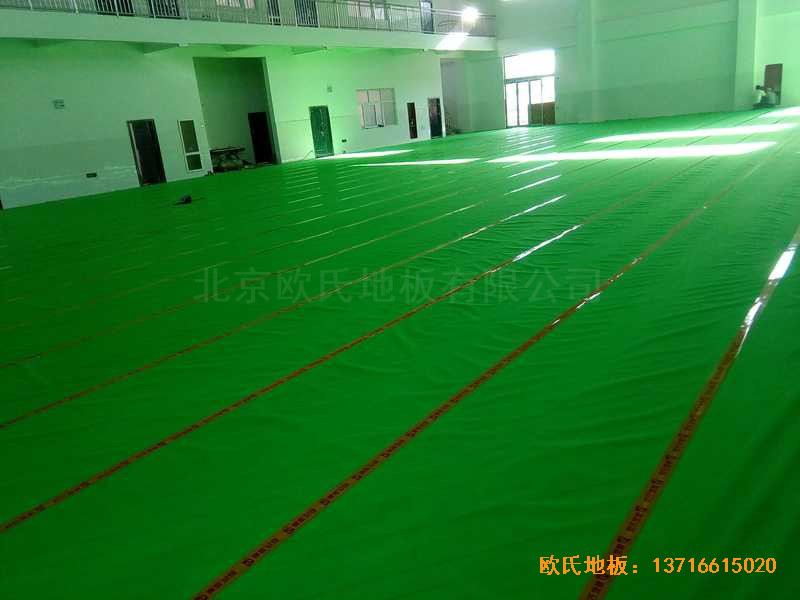 河南洛陽伊水小學籃球館運動木地板施工案例2