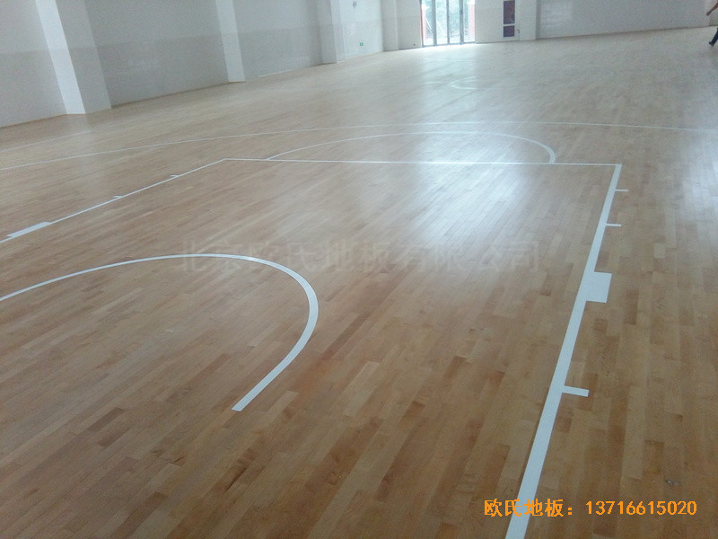 河南洛陽伊水小學籃球館運動木地板施工案例5