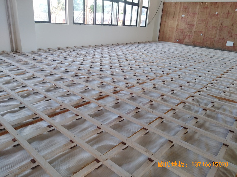 云南倪家營第三小學籃球館運動地板安裝案例1