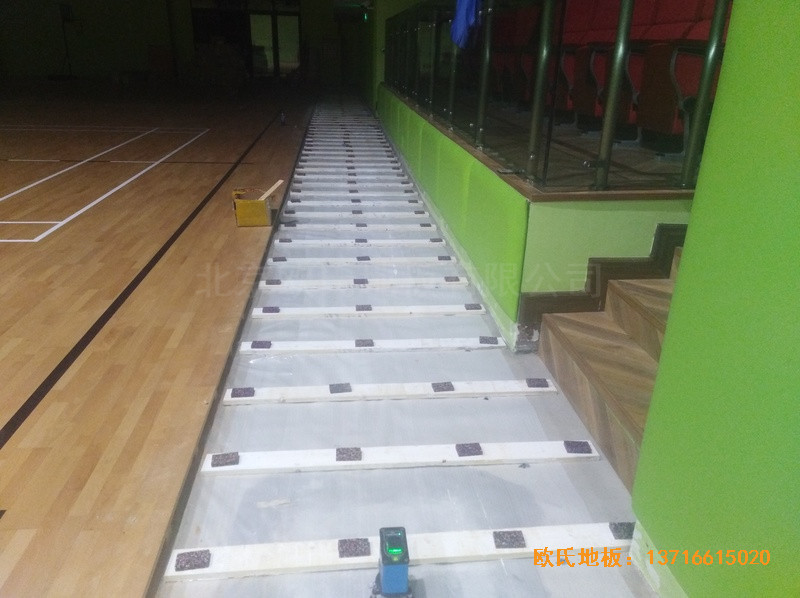 深圳普林斯頓小學籃球館運動木地板施工案例2