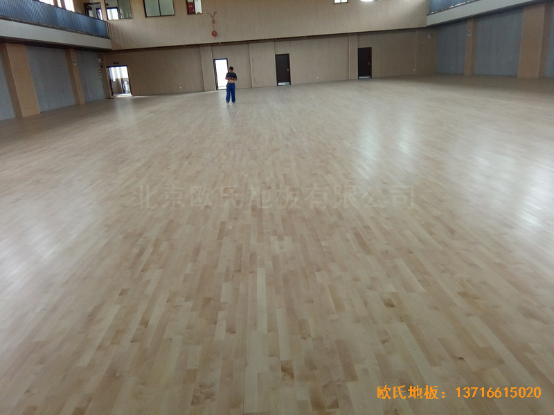 上海寶山區(qū)美蘭湖中學(xué)運動館體育木地板鋪裝案例0