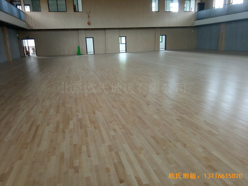 上海寶山區(qū)美蘭湖中學(xué)運動館體育木地板鋪裝案例5