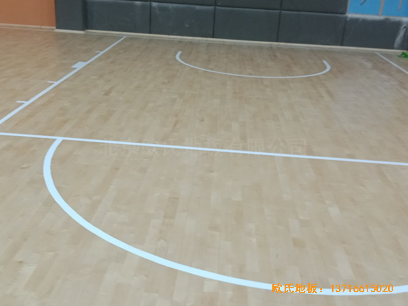 湖北武漢實驗外國語學校籃球館體育地板施工案例5