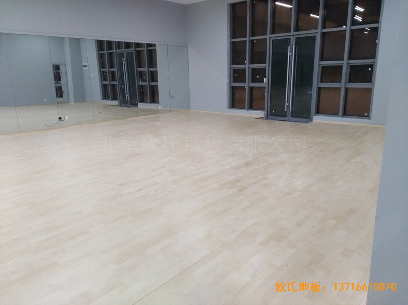 湖北獵豹汽車產業園運動館運動地板施工案例6