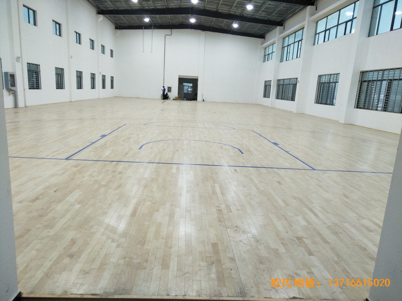 湖北鄢家河三組籃球館體育木地板鋪設案例4