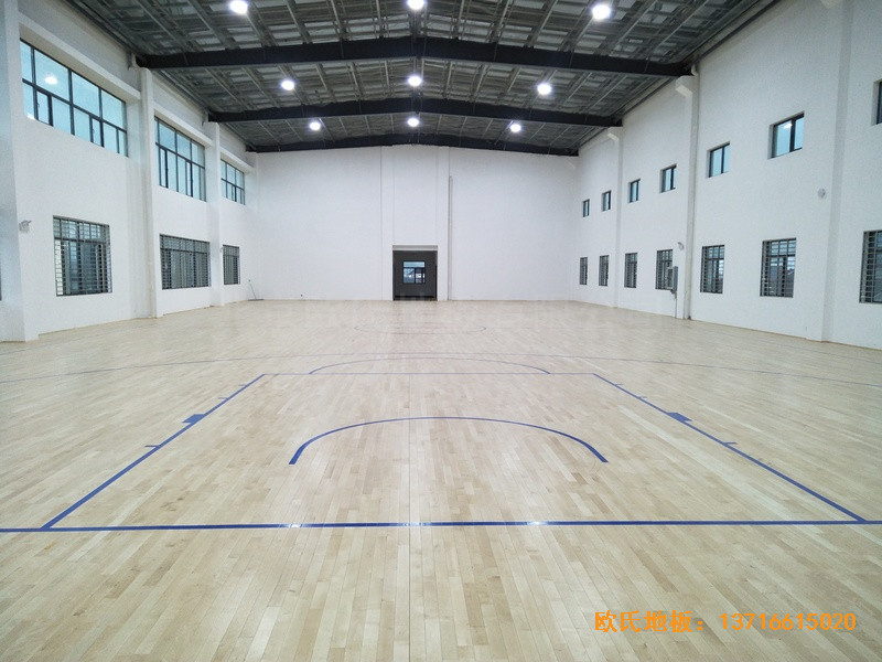 湖北鄢家河三組籃球館體育木地板鋪設案例5