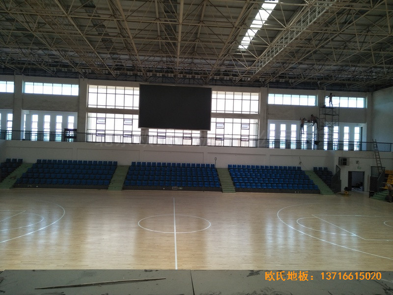 湖南邵陽學院籃球館運動地板施工案例3
