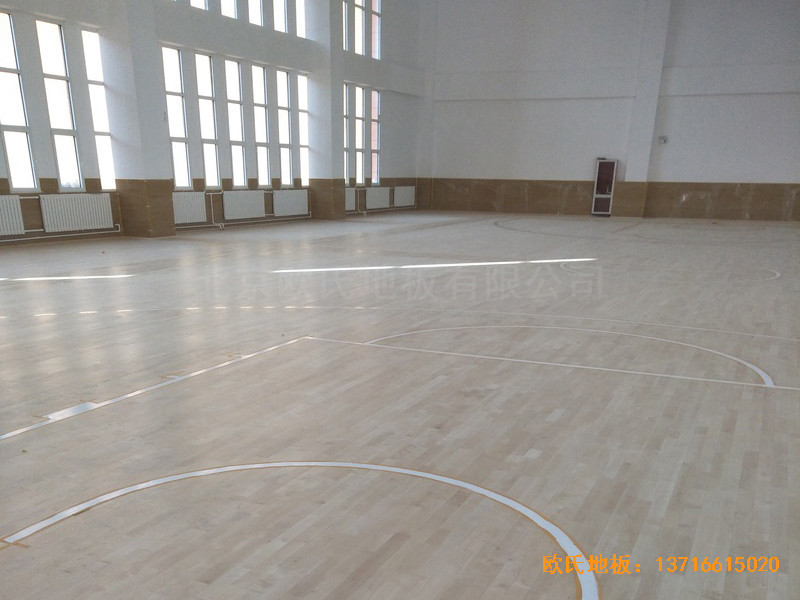 銀川第二十九中學籃球館體育木地板鋪設案例5